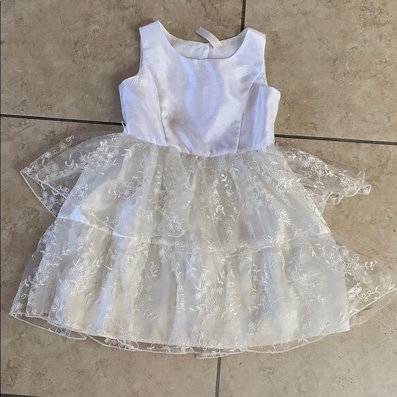 Cherokee Other - Girl’s Cherokee White Formal Dress